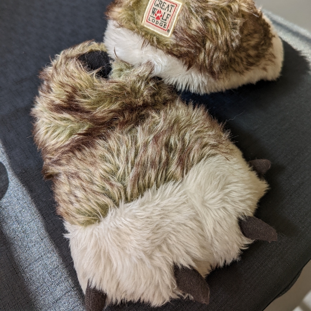 Kids slippers paws Great Wolf Lodge